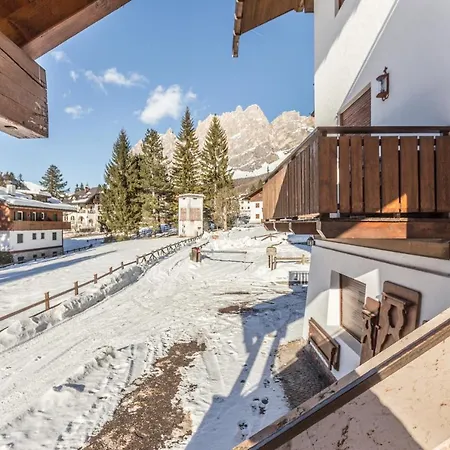 Appartamento Cantore, Cortina By Short Holidays *