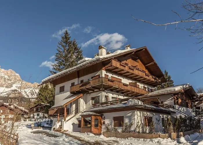 Cantore, Cortina By Short Holidays
