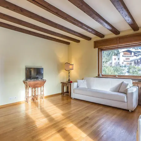 Daire Cantore, Cortina By Short Holidays *