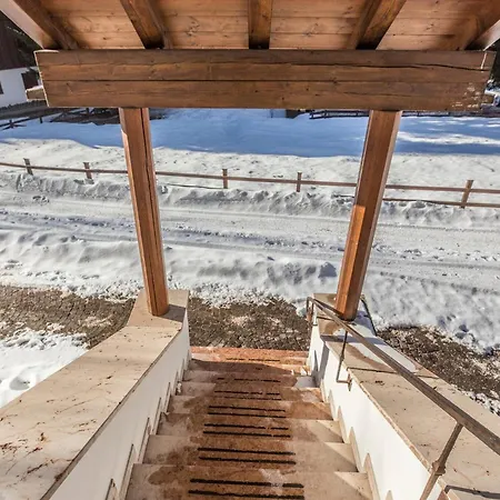 Daire Cantore, Cortina By Short Holidays