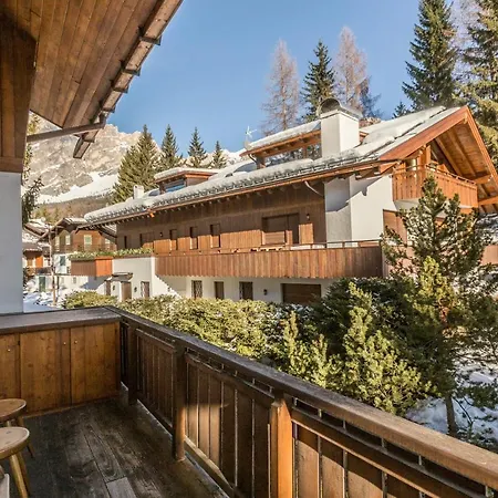 Cantore, Cortina By Short Holidays 科尔蒂纳丹佩佐
